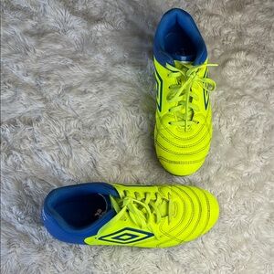 Umbro Kids‎ Bright Yellow and Blue Soccer Cleats Size 5